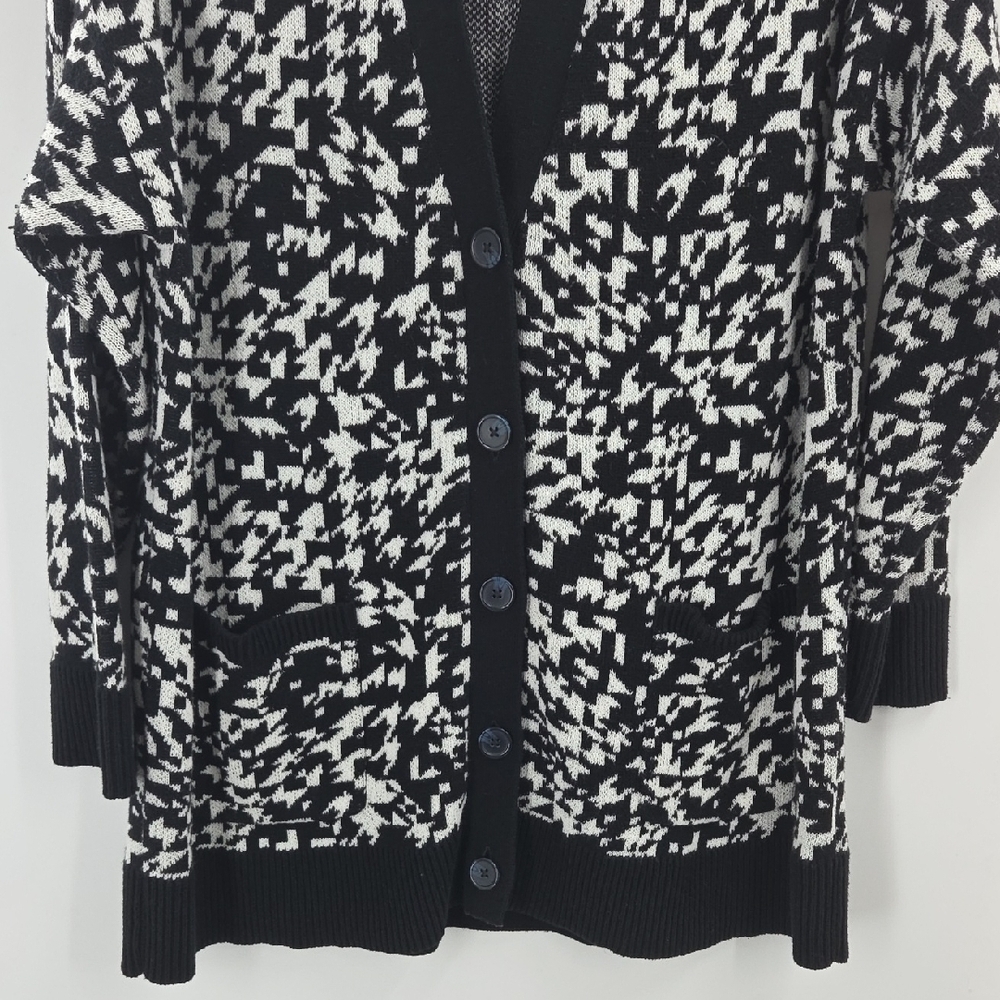 Elegant Black and White Women's Button Up Cardigan - Picture 4 of 15